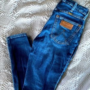 Woman’s Retro Wranglers, Straight Leg, High Waisted.  Size 27x30